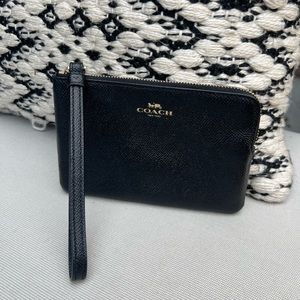 ✨Brand new✨ Coach wristlet